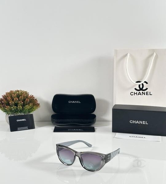 Chanel_WMNS_0688_Grey_Green_DC