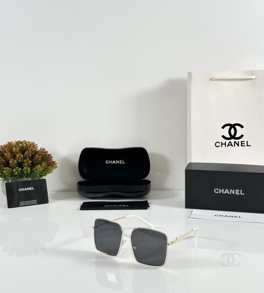 Chanel_WMNS_7246_Cream_Gold_Black