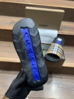 BURBERR_Y CHECKS PREMIUM SLIDE - Image 11