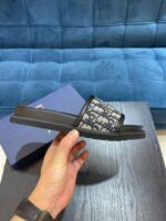 DIO_R CD LOGO PREMIUM SLIDE - Image 3