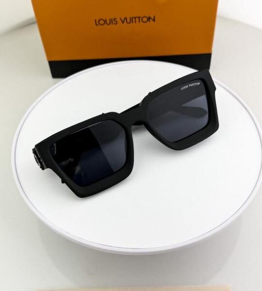 Louis_vuitton_black_65N