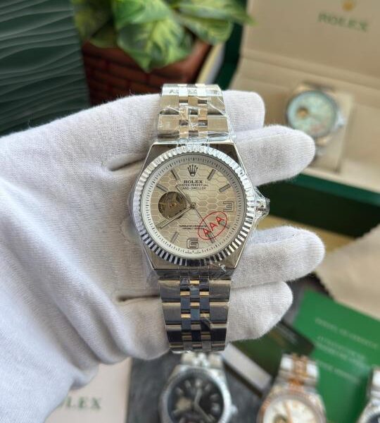 Role_x Land Dweller White Automatic