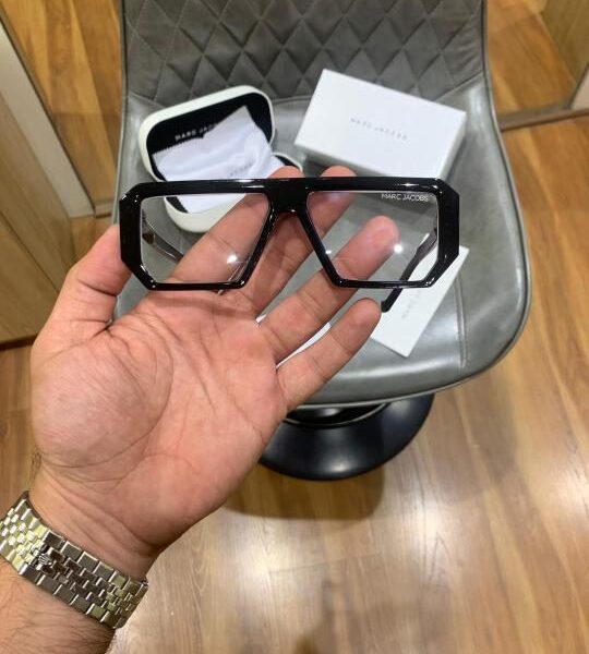 Marc_jacobs_kuboraum_new_black_plano