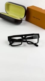 Louis_vuitton_black_plano_1984-82